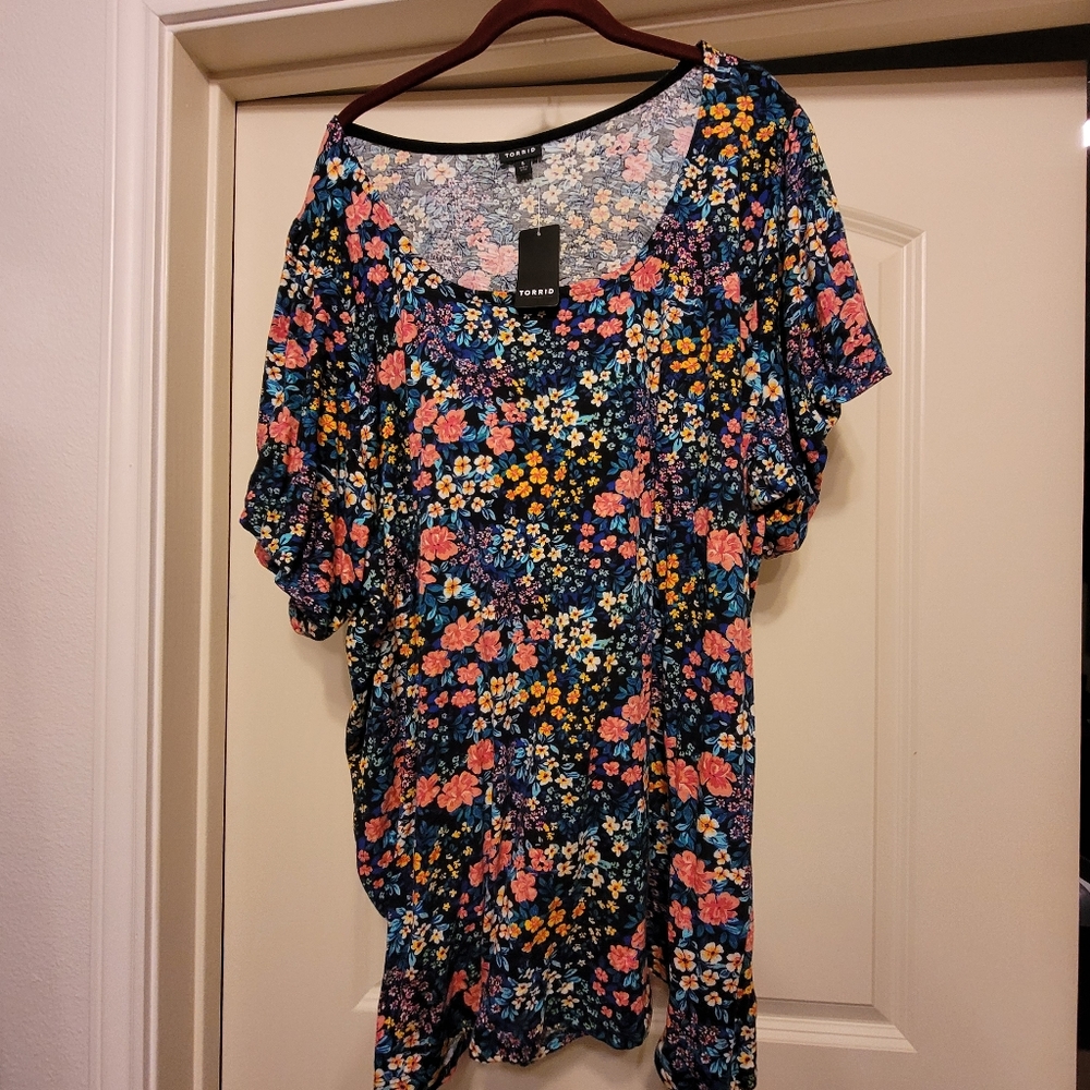 TORRID nwt puffy sleeve top, new shirt, size 5